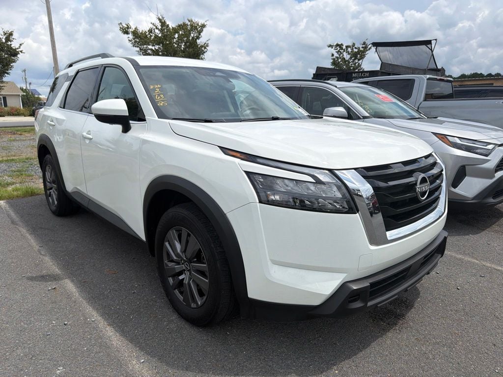 2025 Nissan Pathfinder SV