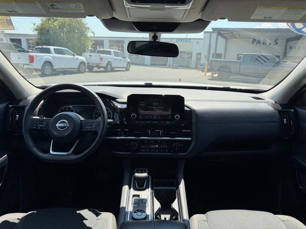 2025 Nissan Pathfinder SV
