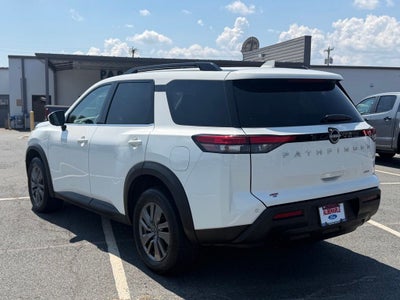 2025 Nissan Pathfinder SV