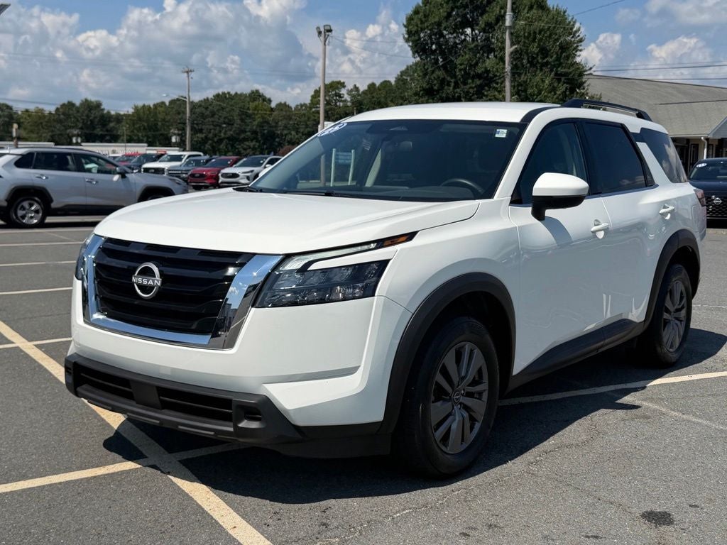 2025 Nissan Pathfinder SV