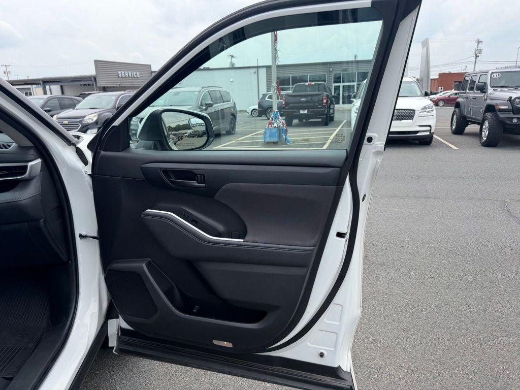 2022 Toyota Highlander L