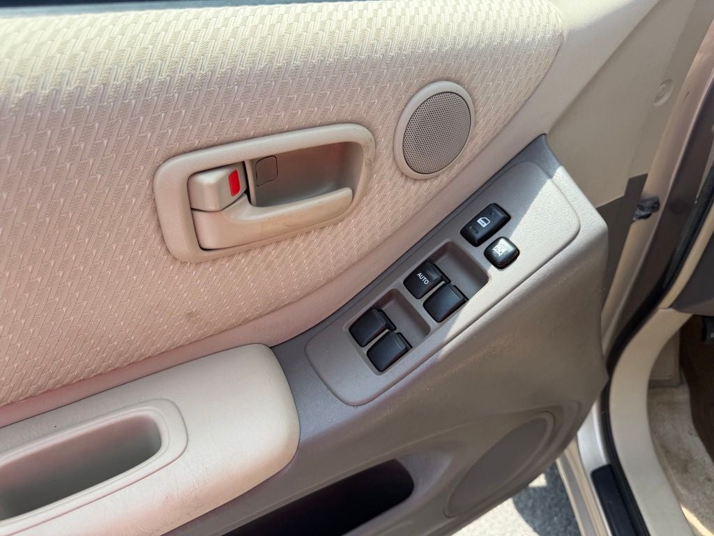 2004 Toyota Highlander Base