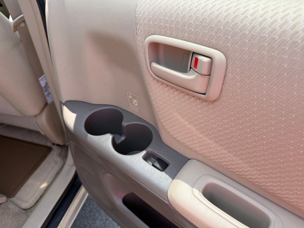 2004 Toyota Highlander Base